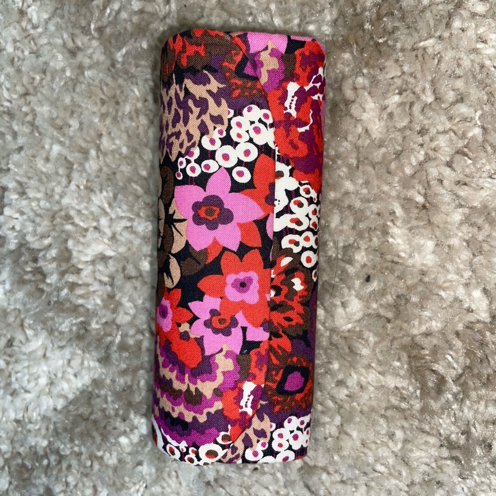 Vera Bradley hard glass case with cleaning cloth nwot